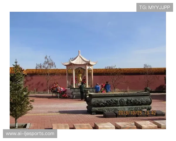 足球博物馆珍藏十位球星签名卡 见证足坛辉煌历史瞬间