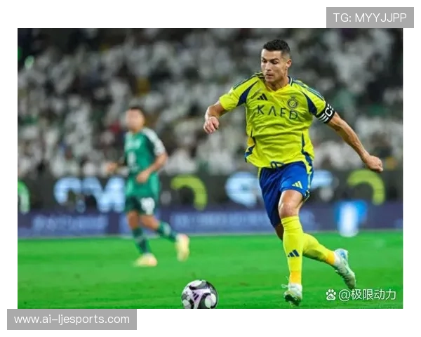 足球巨星日常：揭秘球场外的明星生活与出门趣事